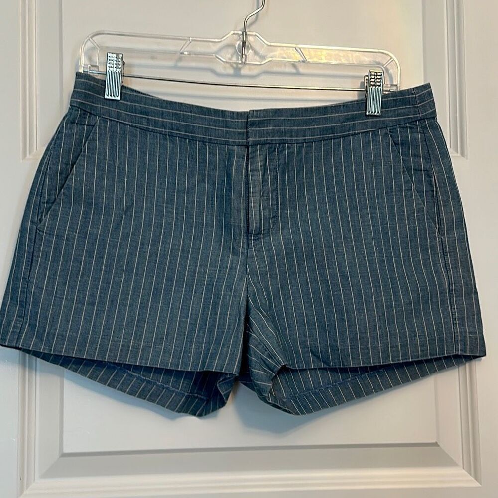 Joie light blue pinstripe chino shorts size 4